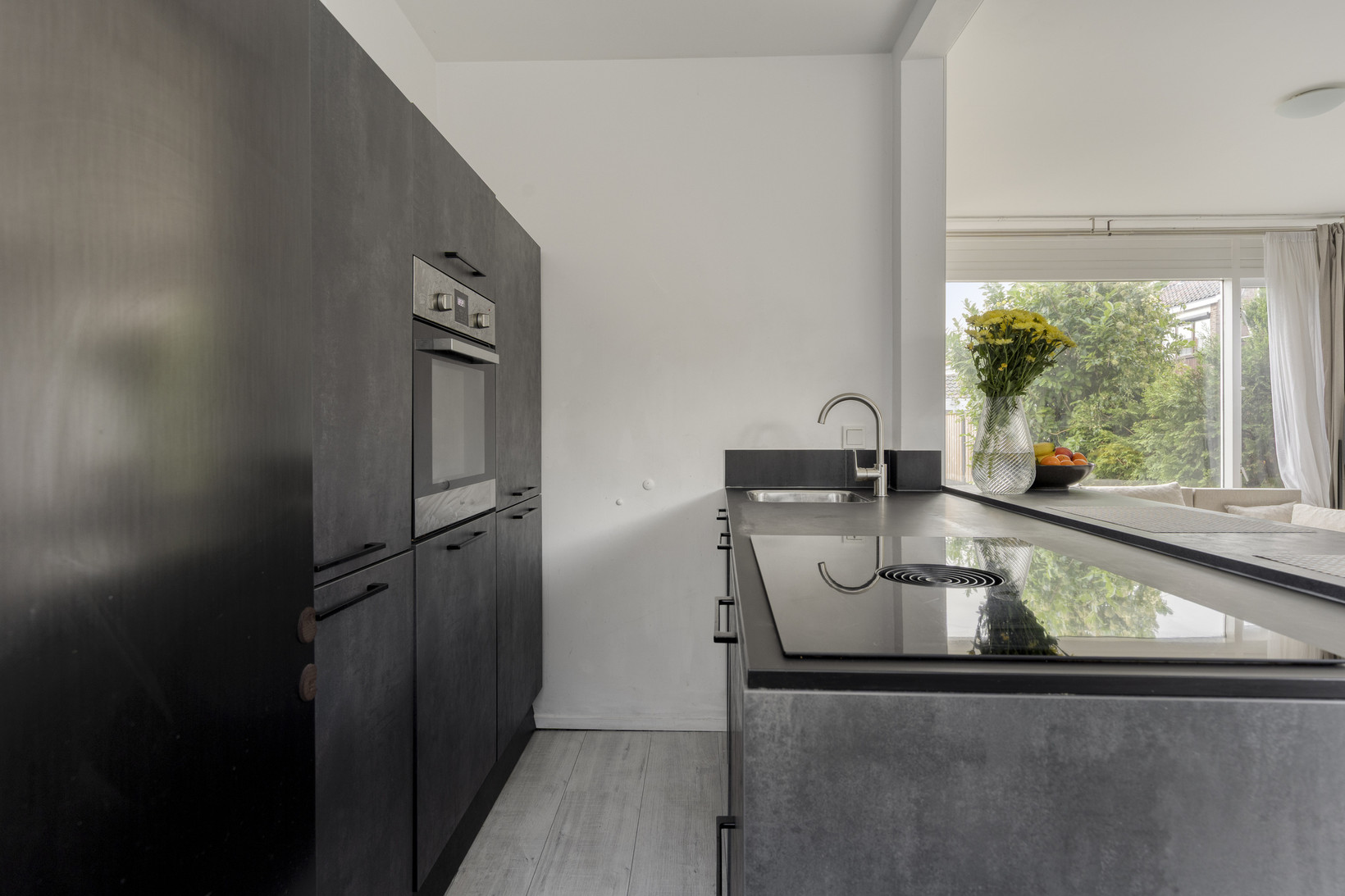 Tussenwoning te koop: Zwaluwstraat 4, Spijkenisse