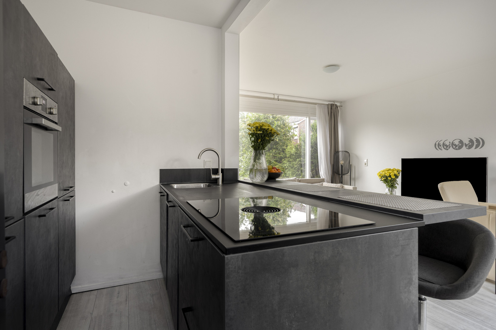Tussenwoning te koop: Zwaluwstraat 4, Spijkenisse