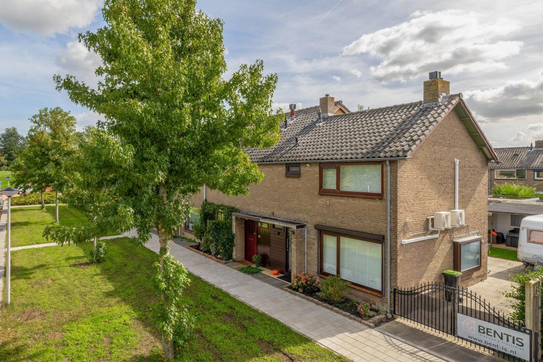 Tussenwoning te koop: Tulpstraat 12, Spijkenisse