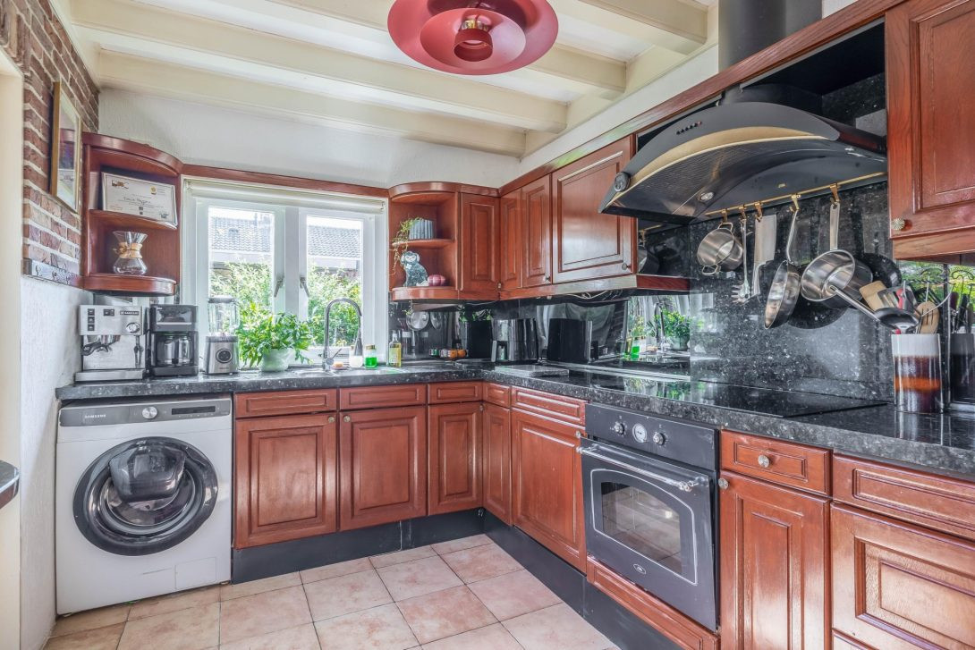Tussenwoning te koop: Tulpstraat 12, Spijkenisse