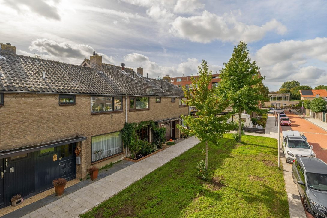Tussenwoning te koop: Tulpstraat 12, Spijkenisse