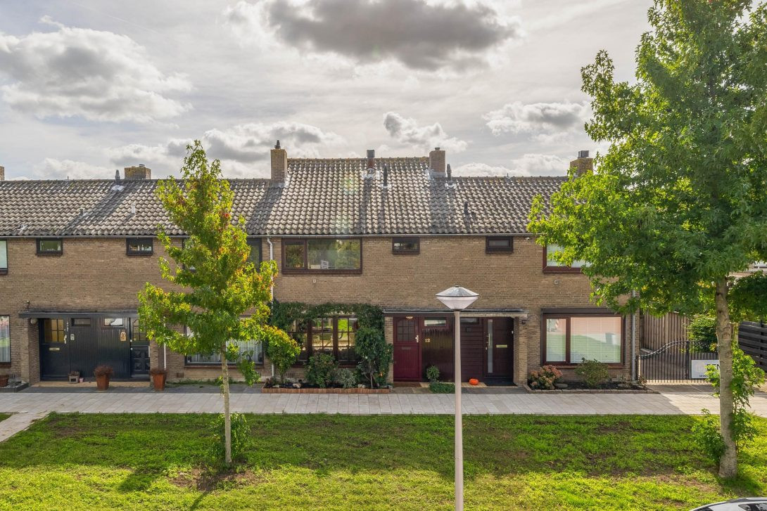 Tussenwoning te koop: Tulpstraat 12, Spijkenisse