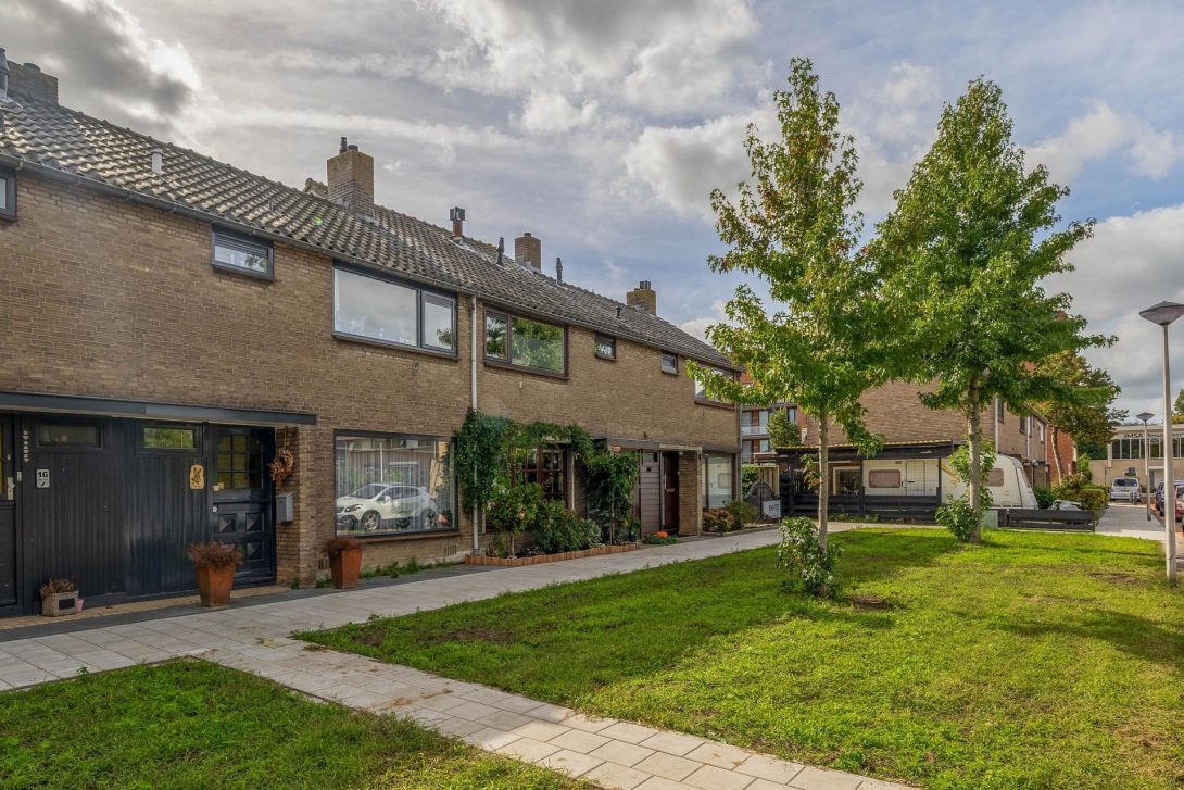Tussenwoning te koop: Tulpstraat 12, Spijkenisse