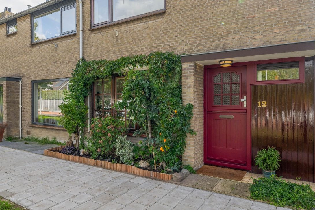 Tussenwoning te koop: Tulpstraat 12, Spijkenisse
