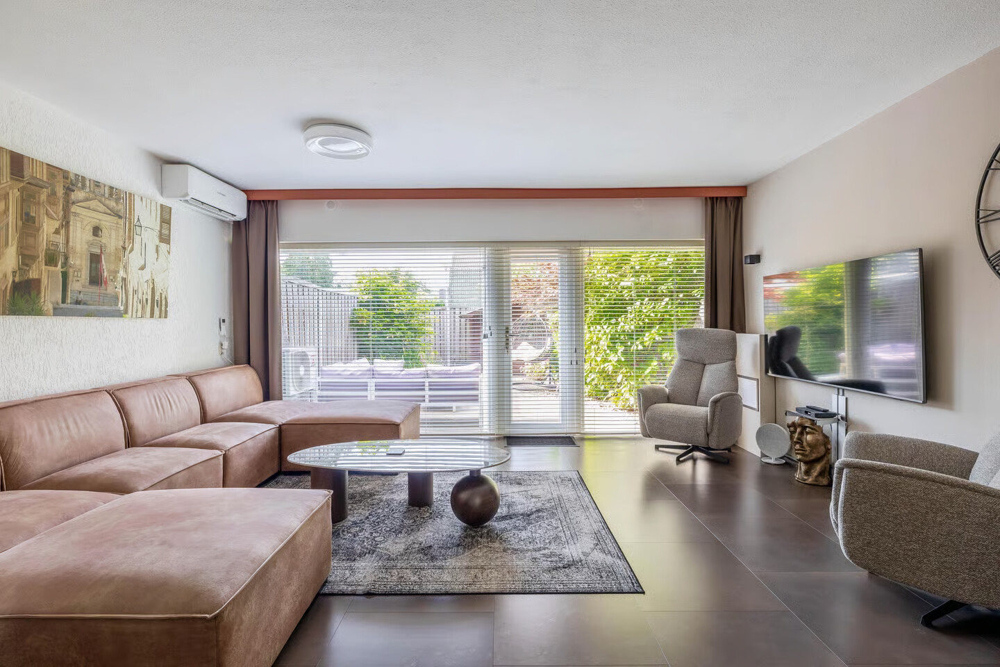 Tussenwoning te koop: Krekelveen 111, Spijkenisse