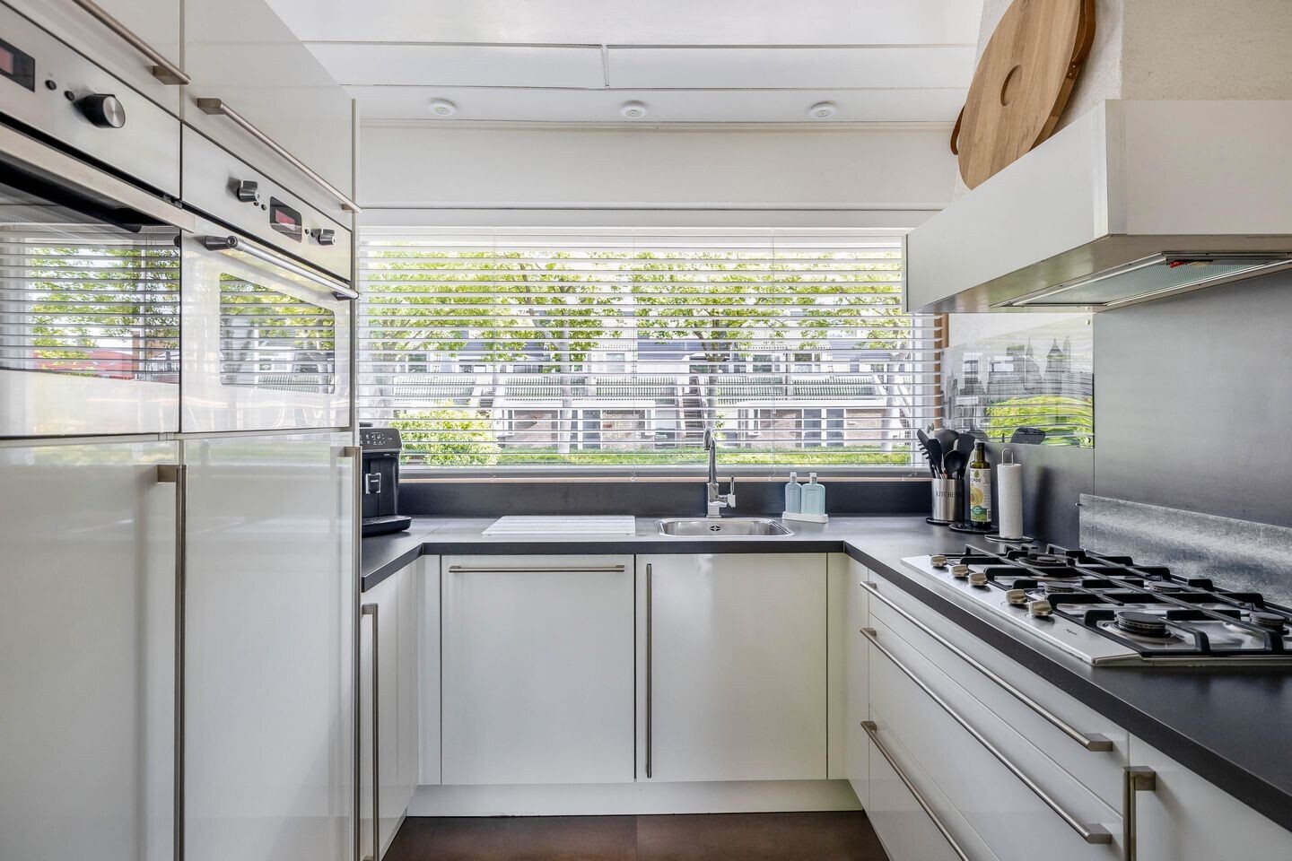 Tussenwoning te koop: Krekelveen 111, Spijkenisse