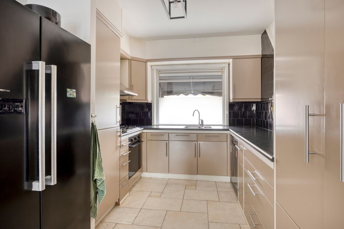 Tussenwoning te koop: Avocadogaard 8, Spijkenisse