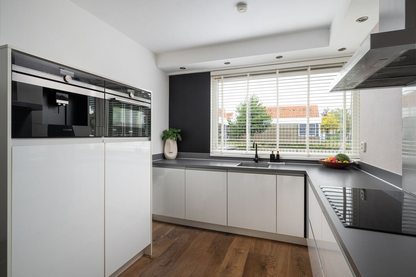 Tussenwoning te koop: Pluimgras 20, Spijkenisse