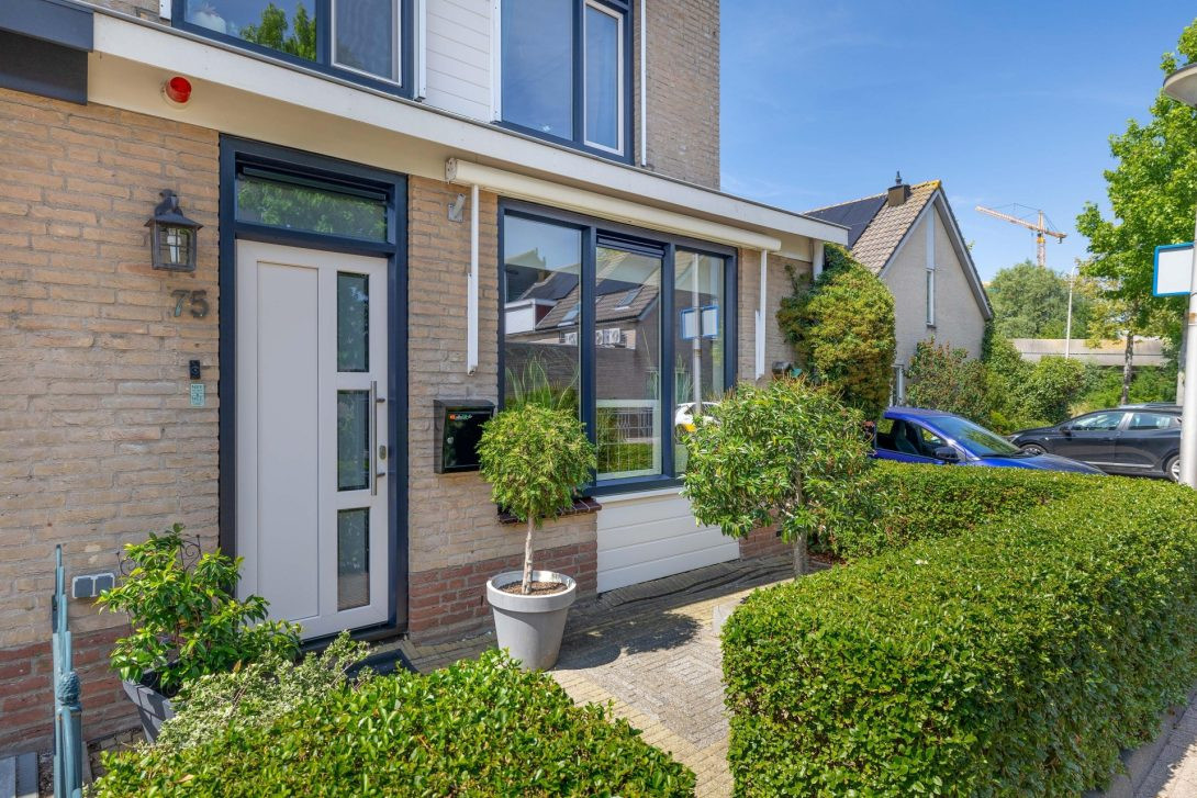 Hoekwoning te koop: Seinestraat 75, Spijkenisse