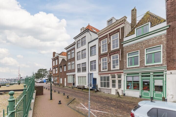Tussenwoning te koop: Oostkade 54, Hellevoetsluis