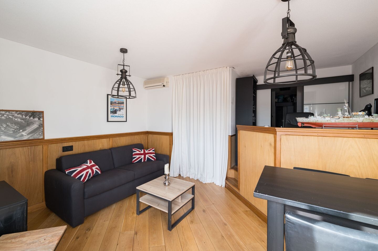 Tussenwoning te koop: Burgemeester van der Jagtkade 33, Hellevoetsluis
