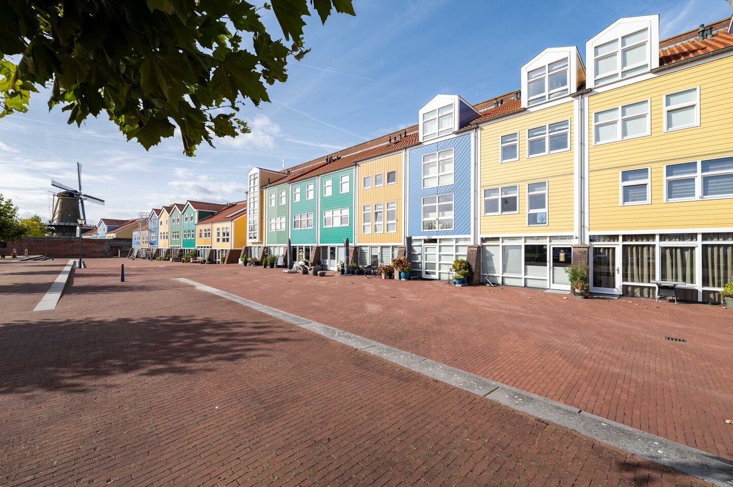 Tussenwoning te koop: Burgemeester van der Jagtkade 33, Hellevoetsluis