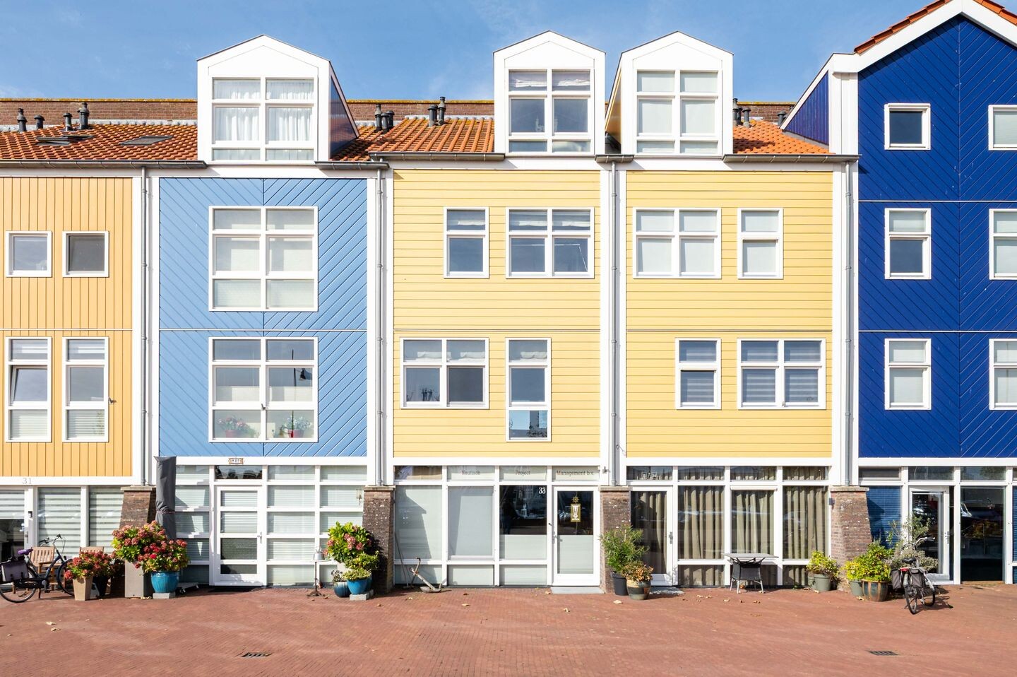 Tussenwoning te koop: Burgemeester van der Jagtkade 33, Hellevoetsluis
