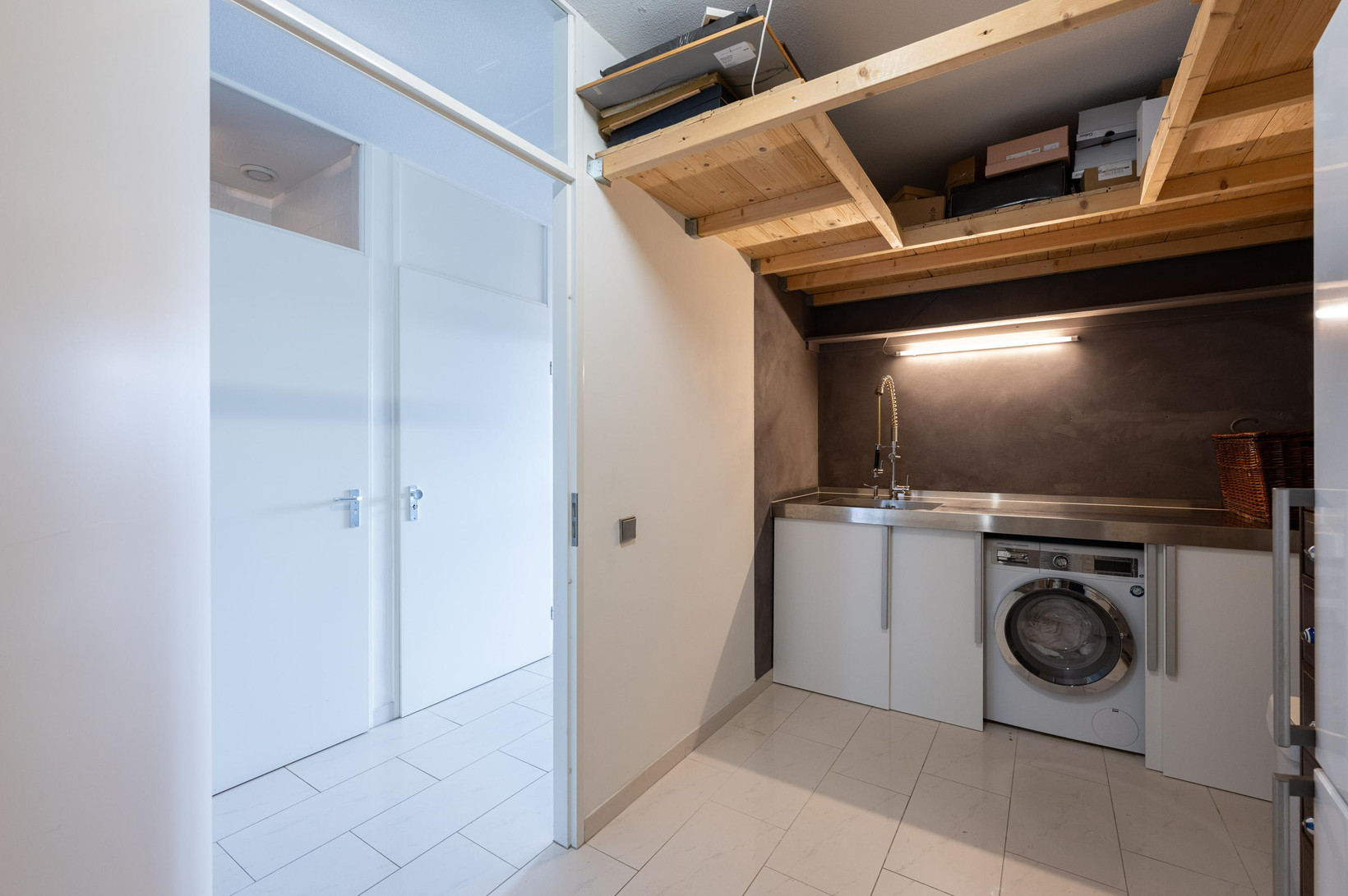 Tussenwoning te koop: Burgemeester van der Jagtkade 54, Hellevoetsluis