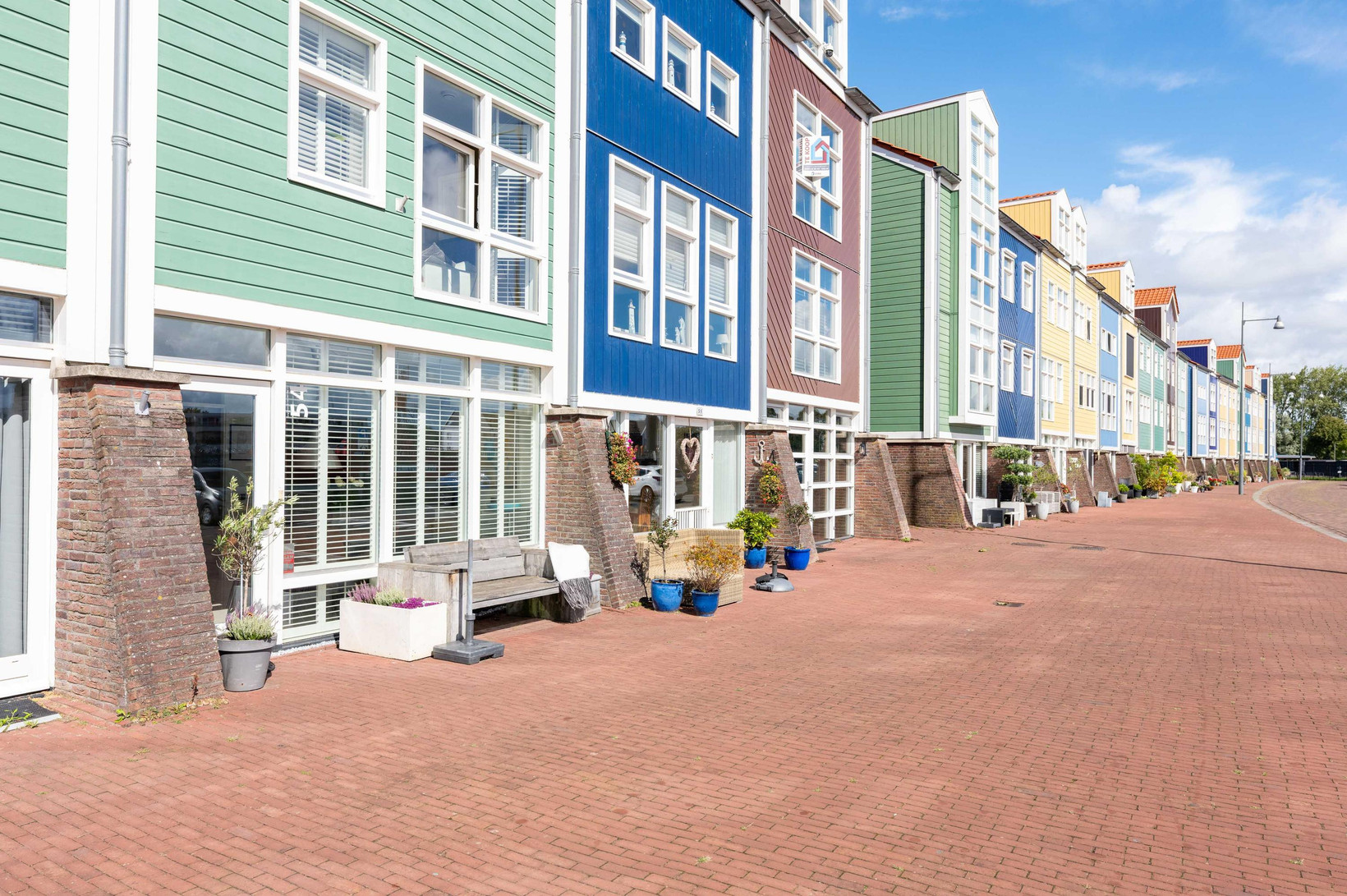 Tussenwoning te koop: Burgemeester van der Jagtkade 54, Hellevoetsluis