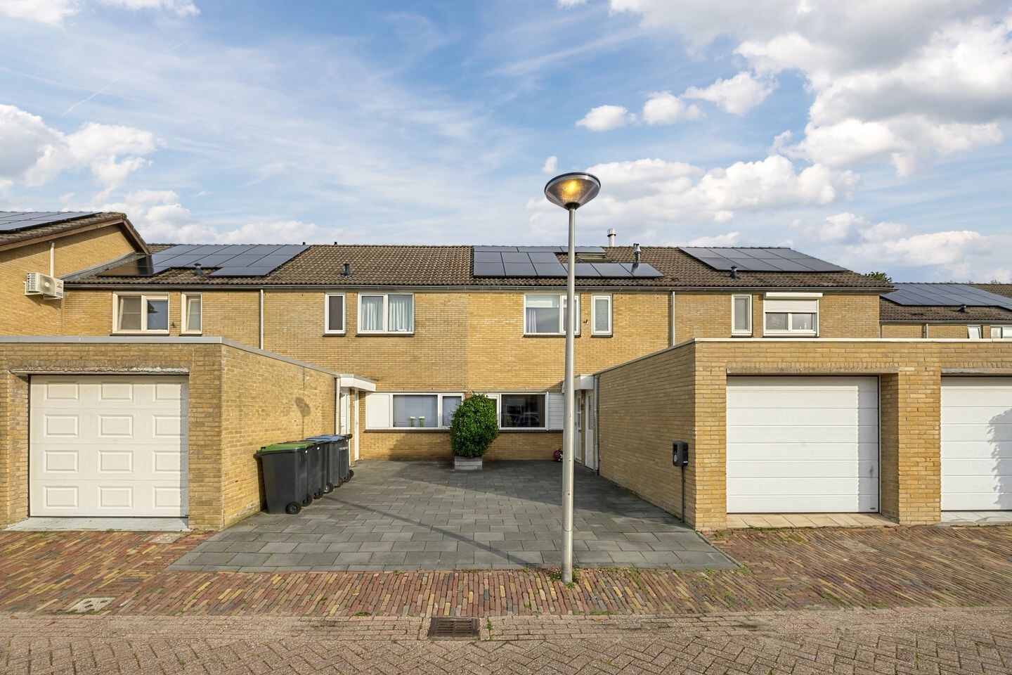 Tussenwoning te koop: Tollenshof 17, Hellevoetsluis