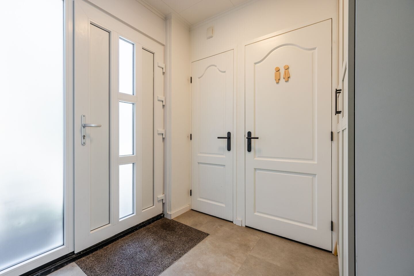 Tussenwoning te koop: Handbalpad 13, Hellevoetsluis