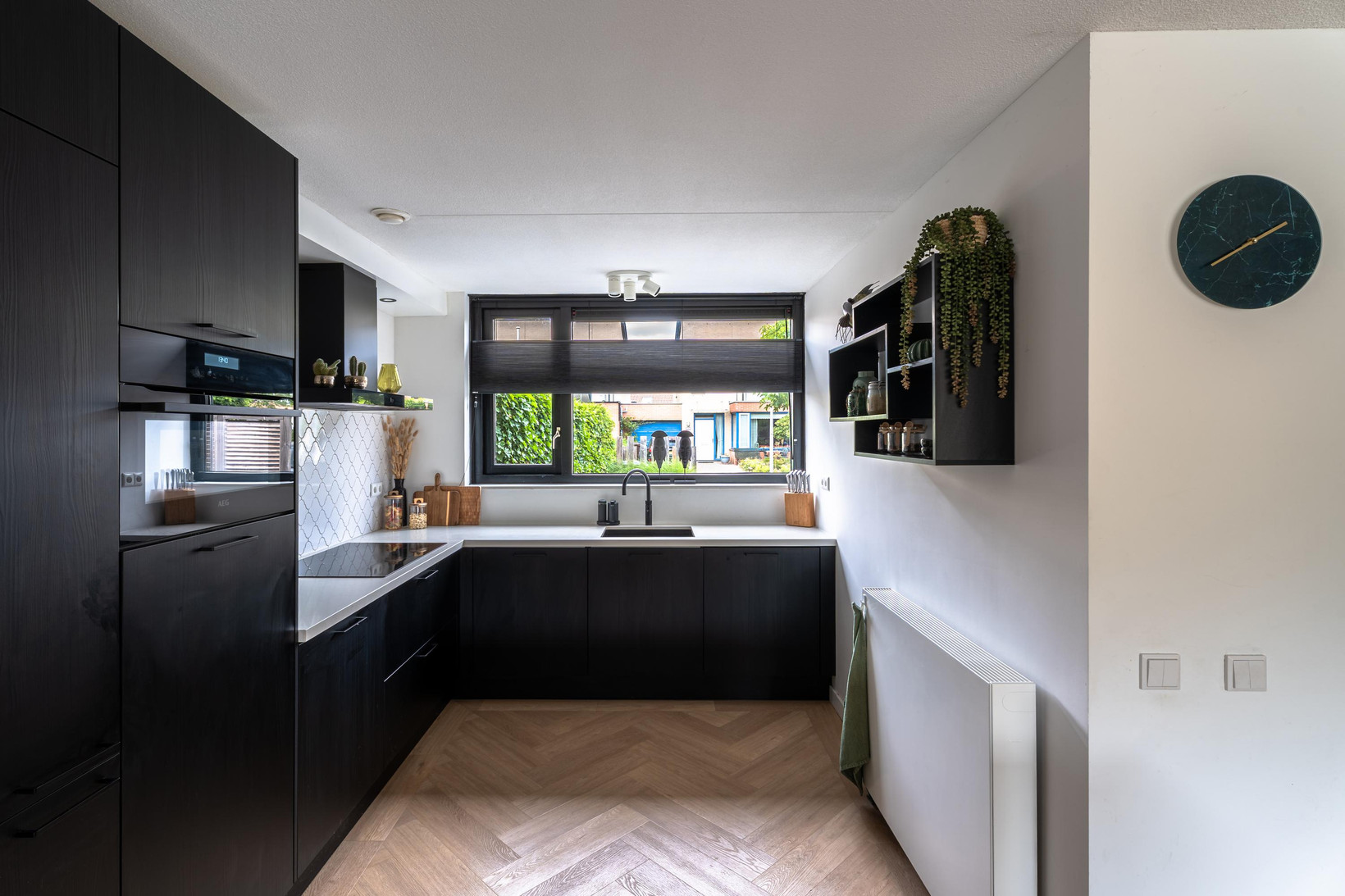 Tussenwoning te koop: Etudestraat 93, Hellevoetsluis