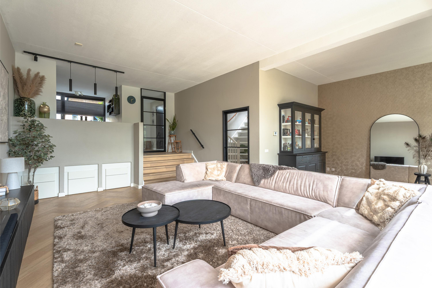 Tussenwoning te koop: Etudestraat 93, Hellevoetsluis