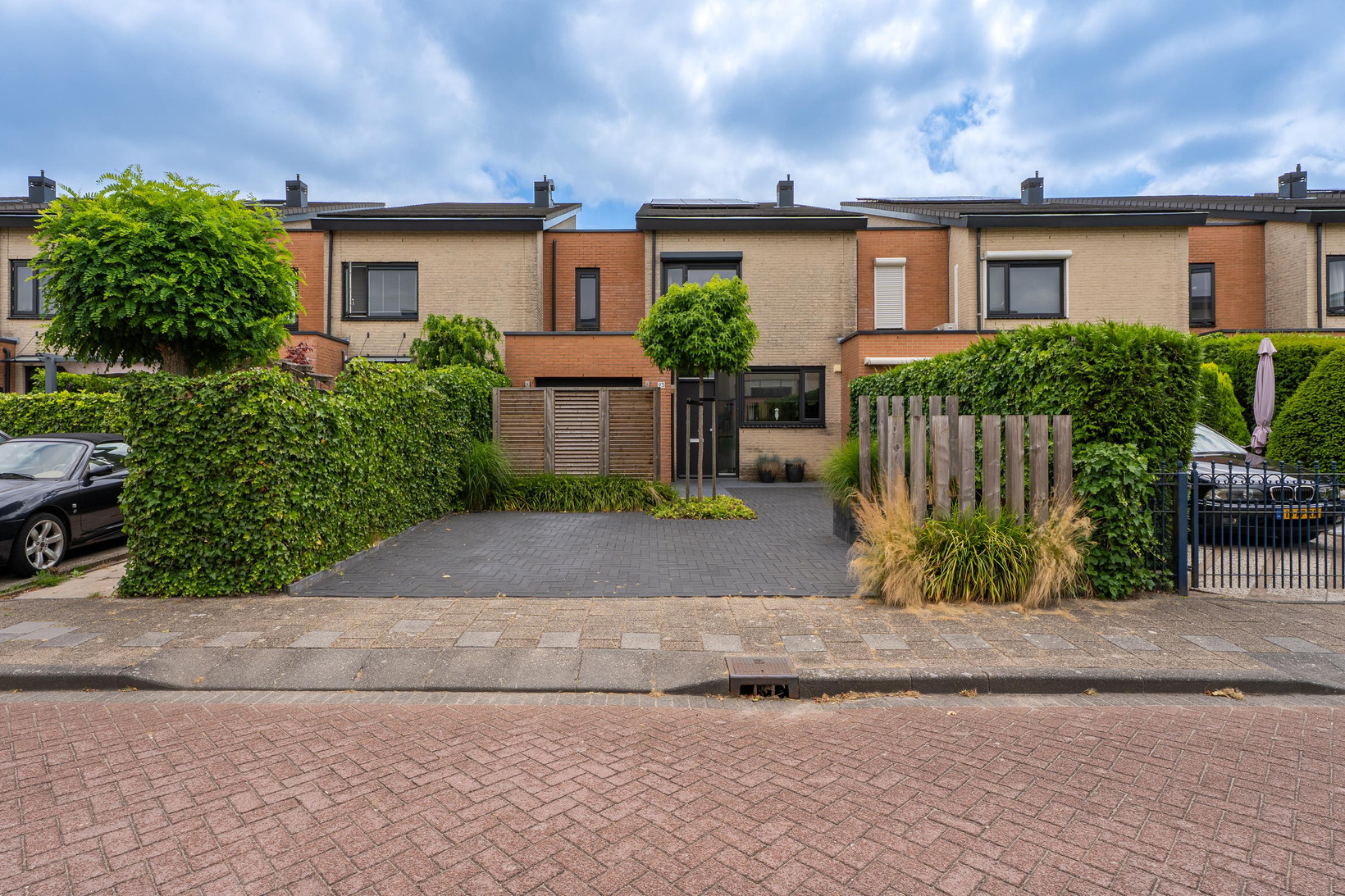 Tussenwoning te koop: Etudestraat 93, Hellevoetsluis