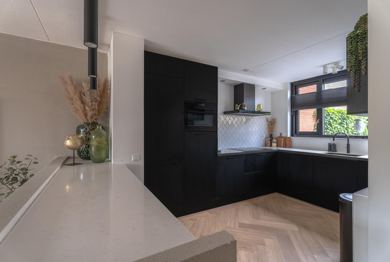 Tussenwoning te koop: Etudestraat 93, Hellevoetsluis