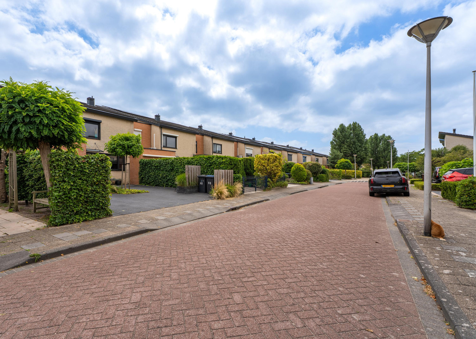 Tussenwoning te koop: Etudestraat 93, Hellevoetsluis