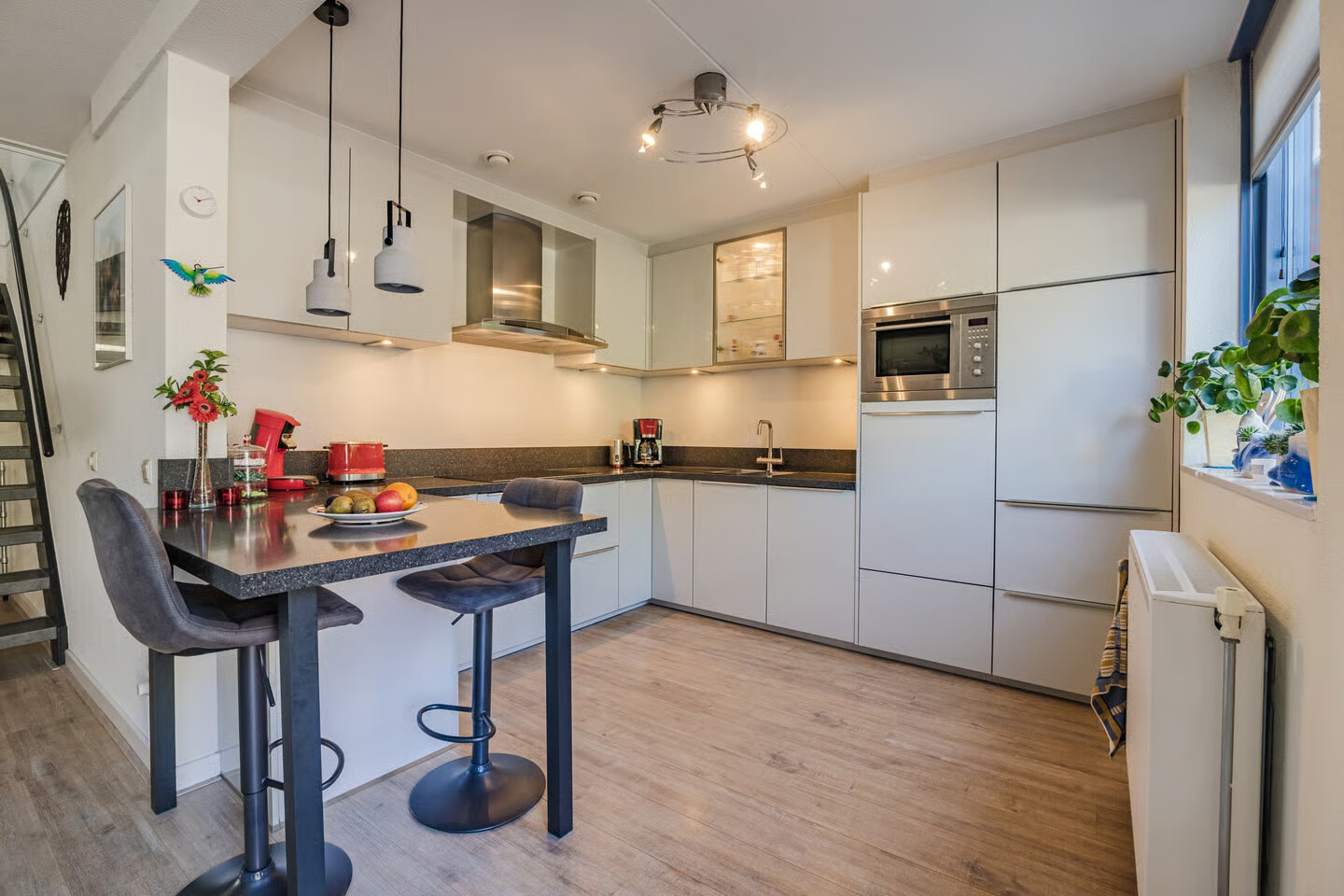 Tussenwoning te koop: Etudestraat 96, Hellevoetsluis