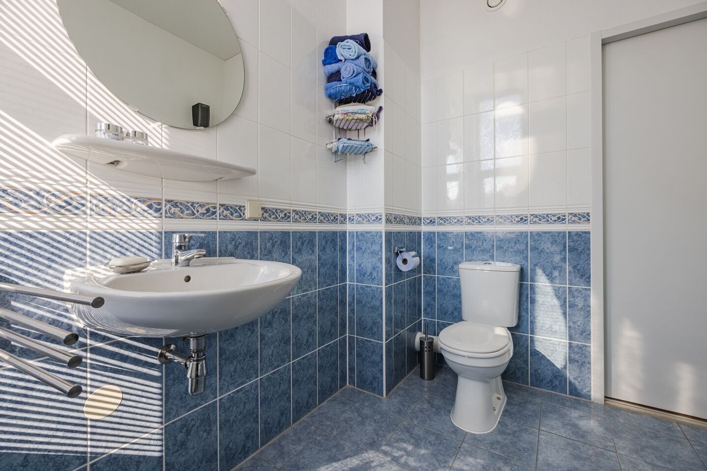 Tussenwoning te koop: Etudestraat 96, Hellevoetsluis