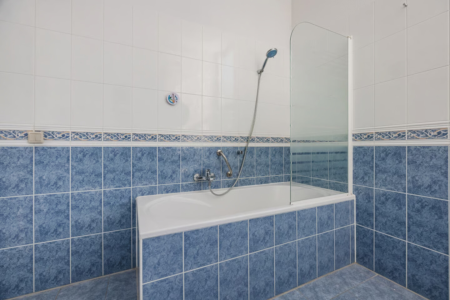 Tussenwoning te koop: Etudestraat 96, Hellevoetsluis