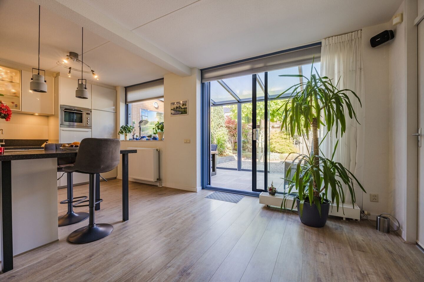 Tussenwoning te koop: Etudestraat 96, Hellevoetsluis