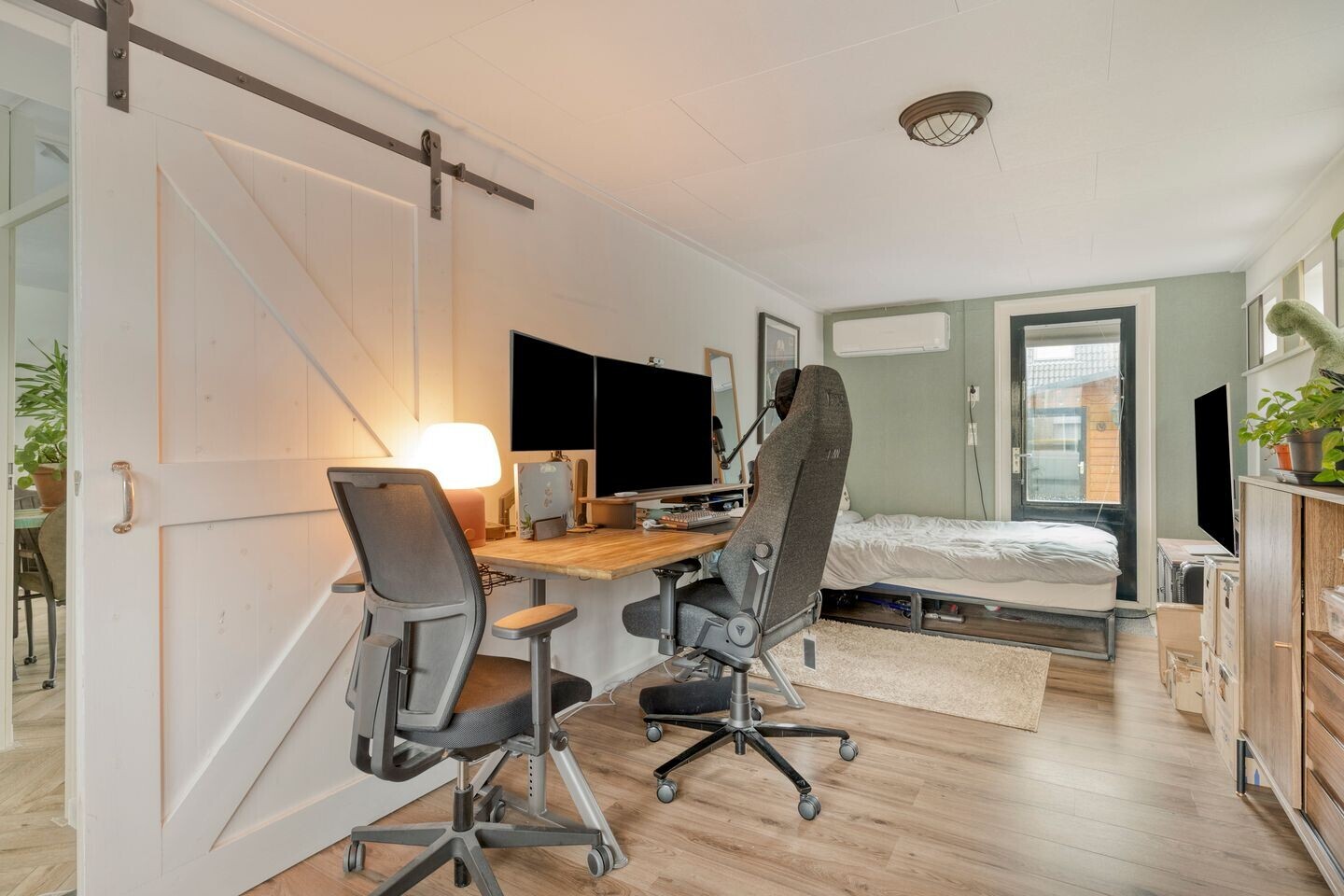 Twee-onder-één-kap te koop: Philips van Almondestraat 34, Hellevoetsluis