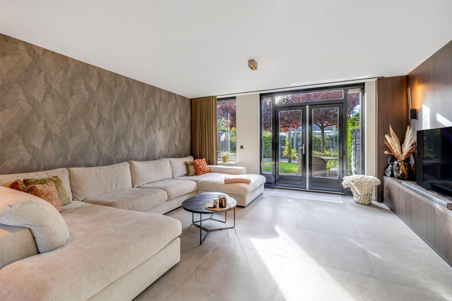 Tussenwoning te koop: Maarten Trompstraat 37, Hellevoetsluis