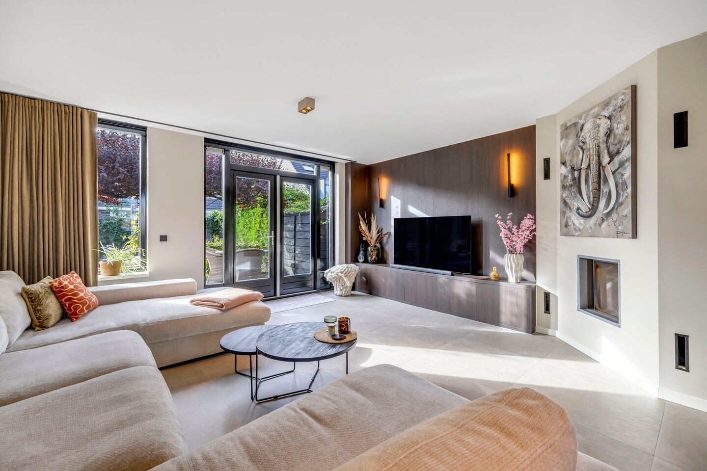 Tussenwoning te koop: Maarten Trompstraat 37, Hellevoetsluis