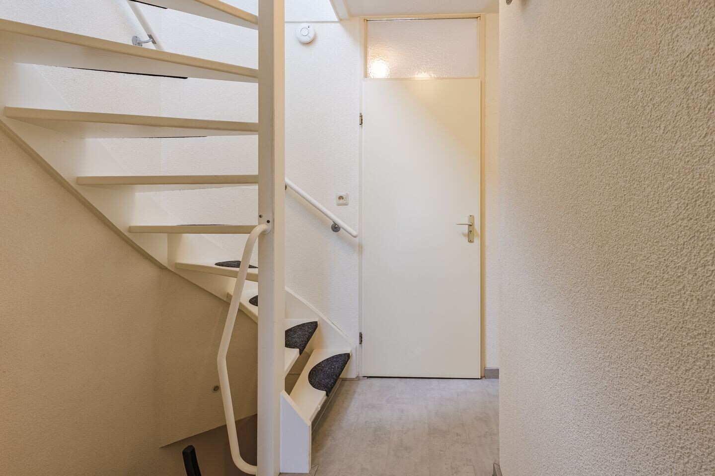 Tussenwoning te koop: Witte de Withplein 10, Hellevoetsluis