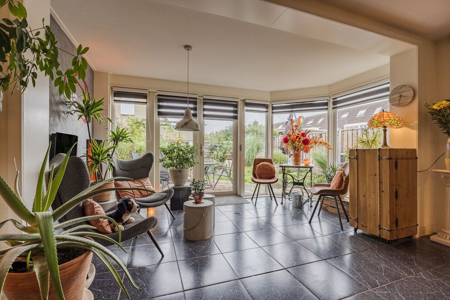 Tussenwoning te koop: Witte de Withplein 10, Hellevoetsluis