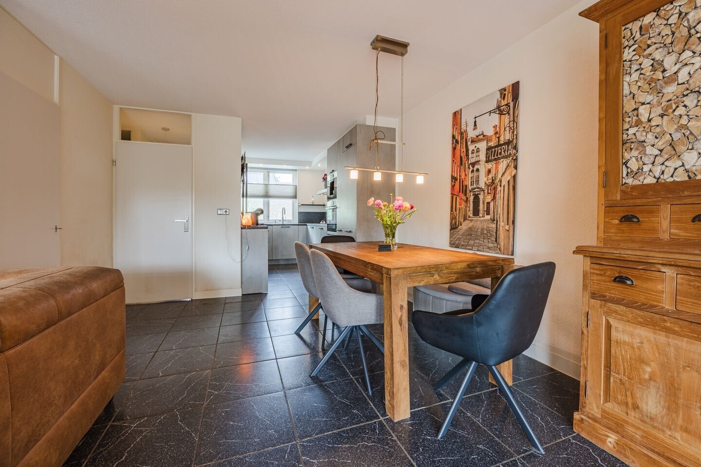 Tussenwoning te koop: Witte de Withplein 10, Hellevoetsluis