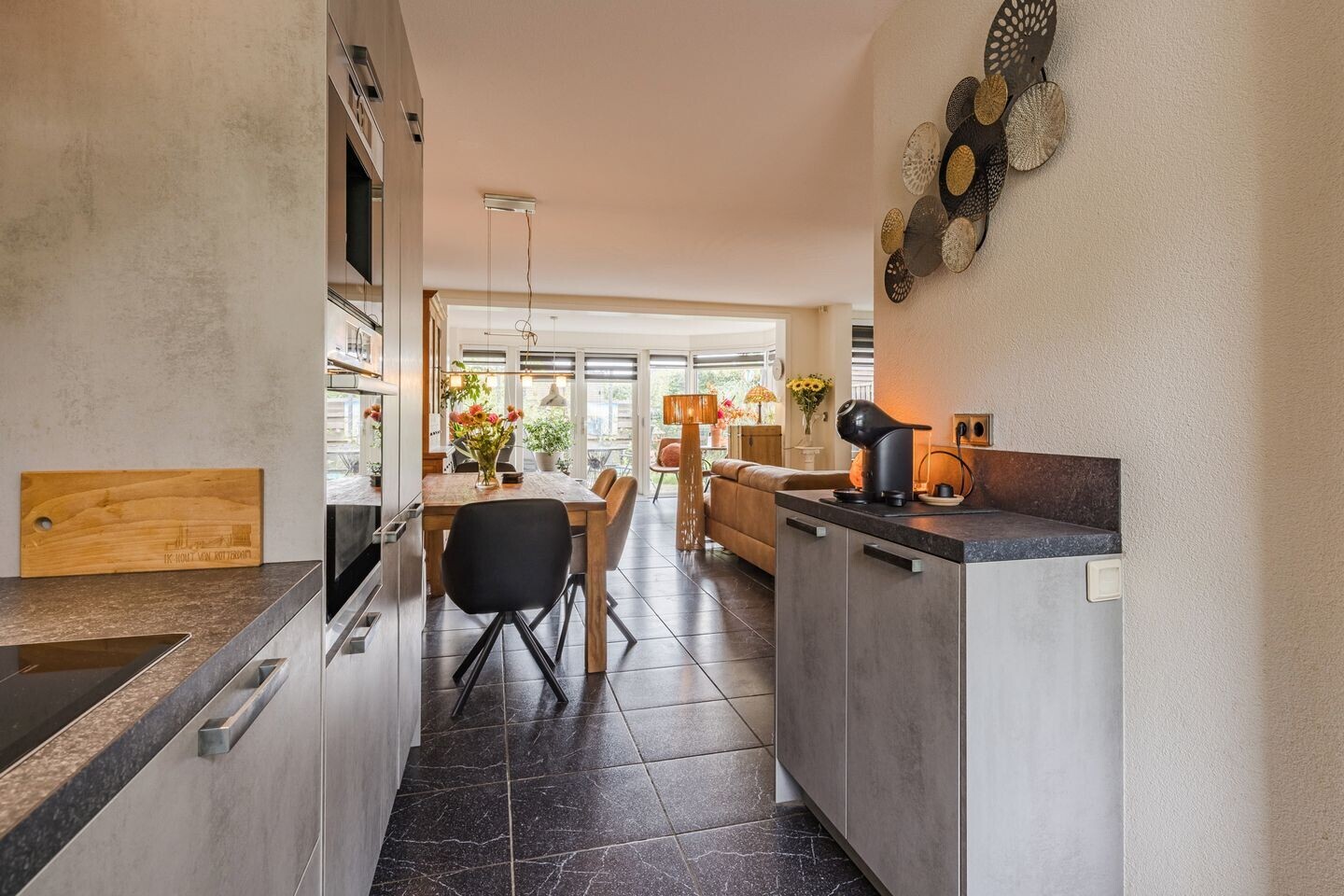 Tussenwoning te koop: Witte de Withplein 10, Hellevoetsluis