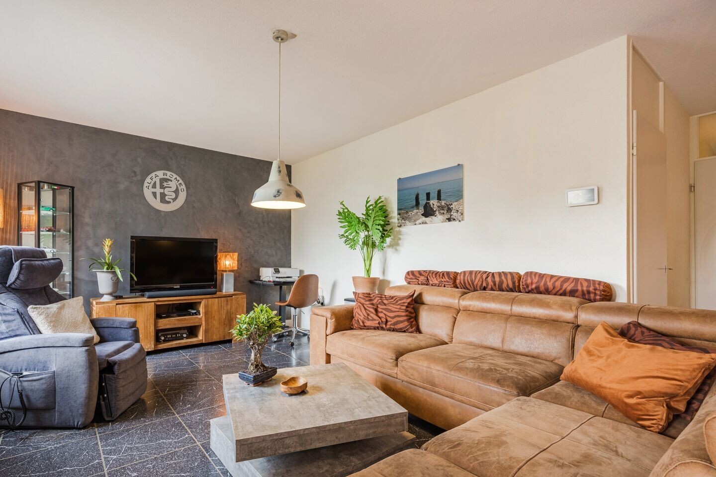Tussenwoning te koop: Witte de Withplein 10, Hellevoetsluis