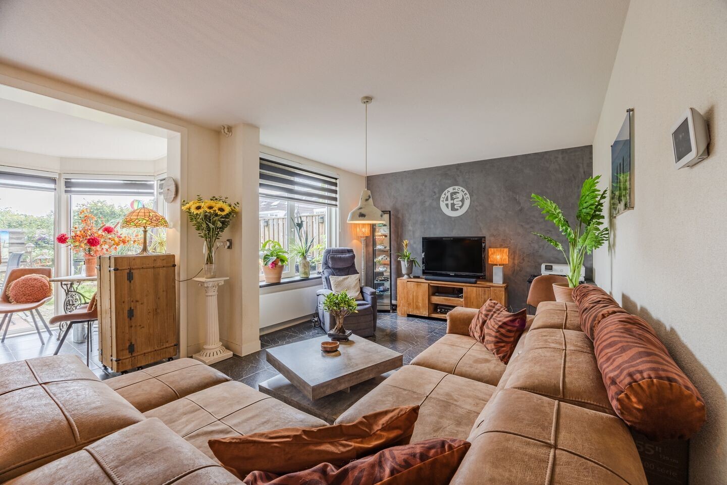 Tussenwoning te koop: Witte de Withplein 10, Hellevoetsluis