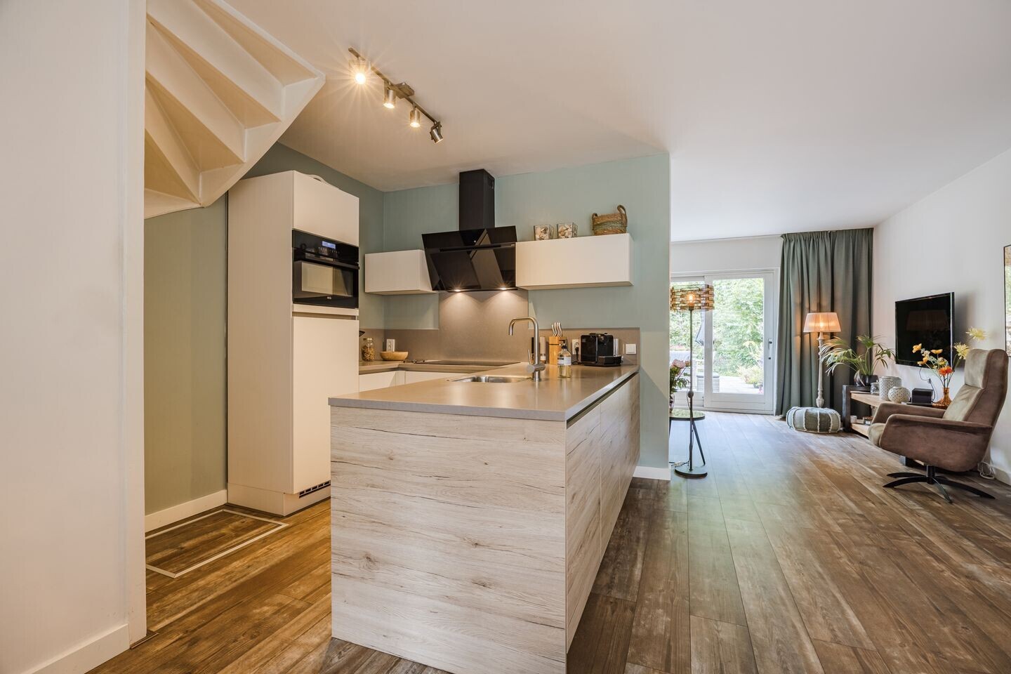 Tussenwoning te koop: Acacia 15, Hellevoetsluis