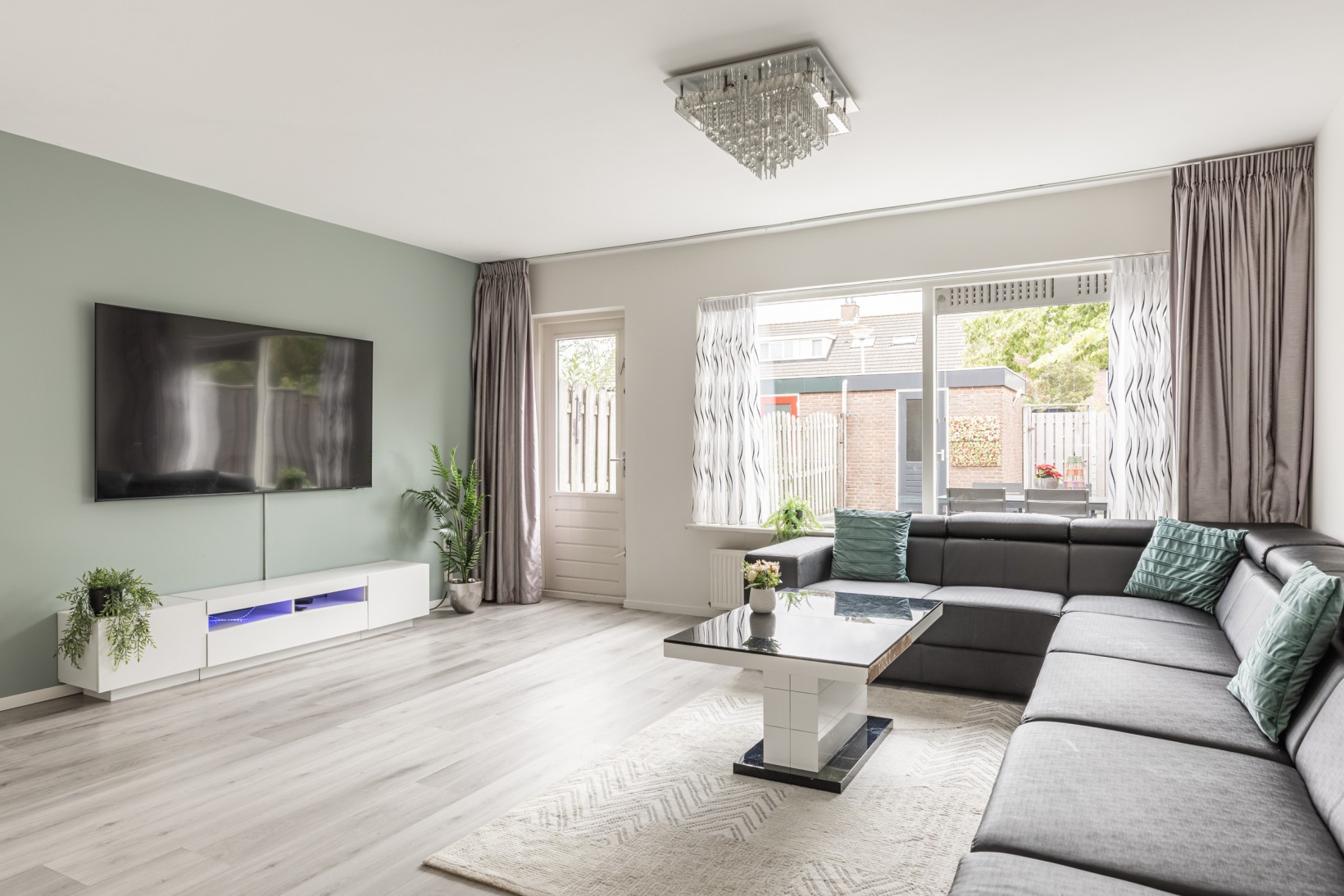 Tussenwoning te koop: Koolwitje 31, Hellevoetsluis
