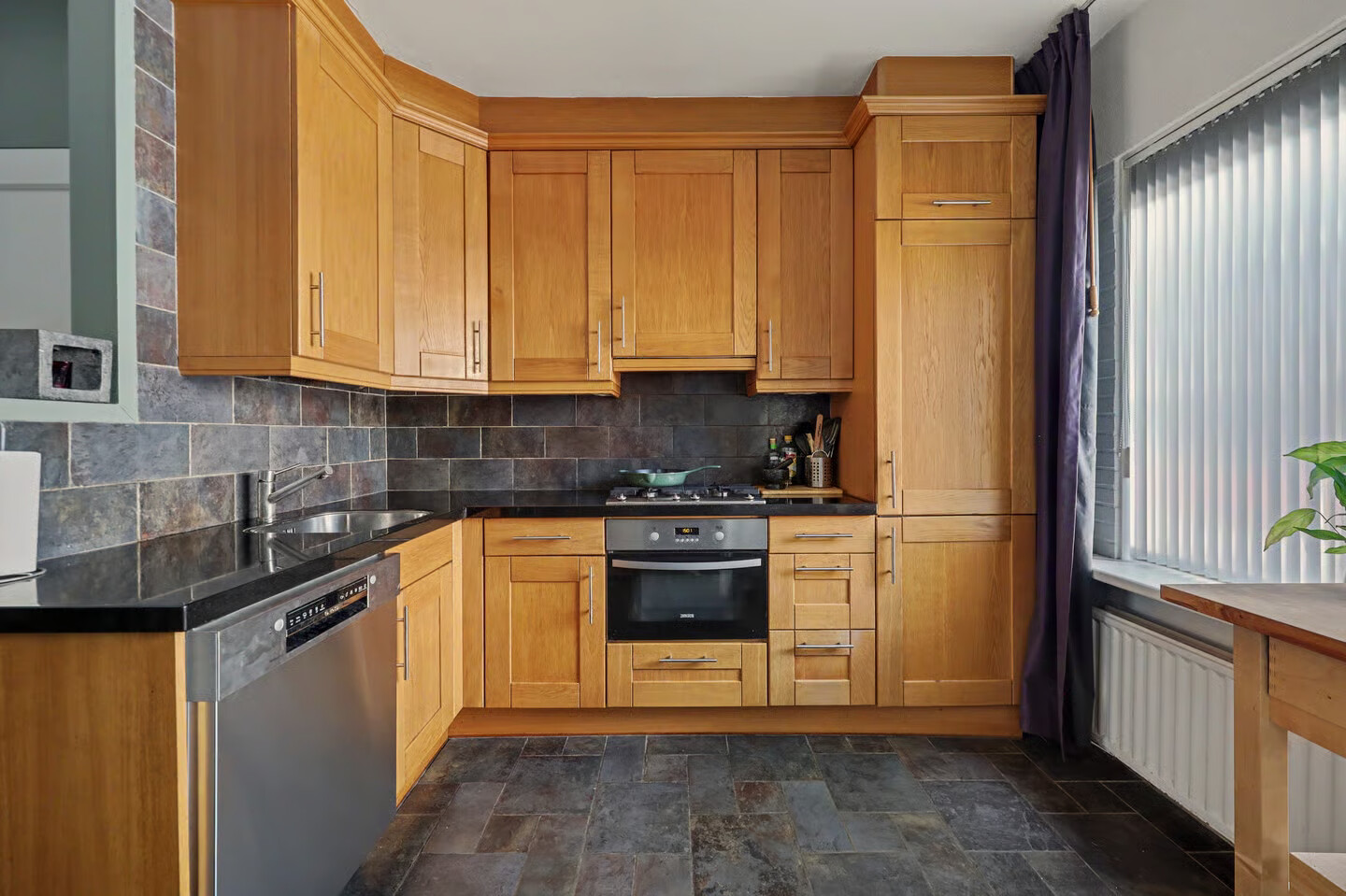 Tussenwoning te koop: Hermes 6, Hellevoetsluis