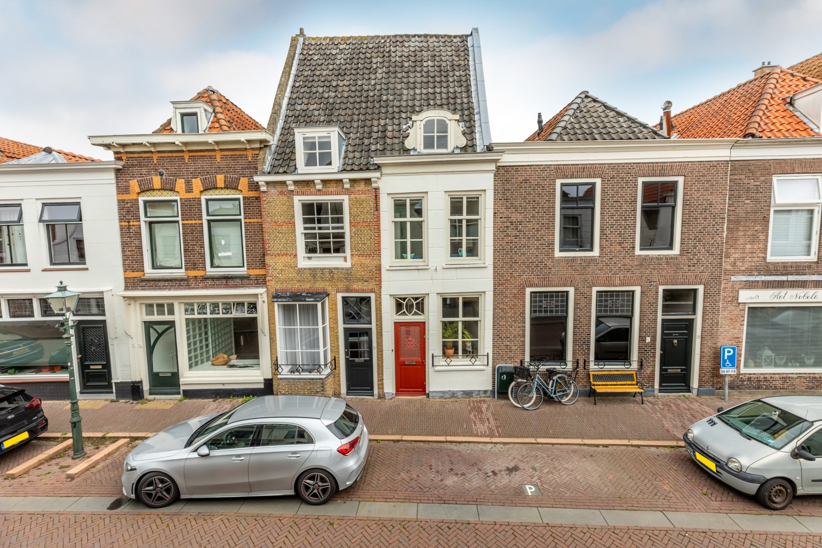 Tussenwoning te koop: Voorstraat 98, Brielle