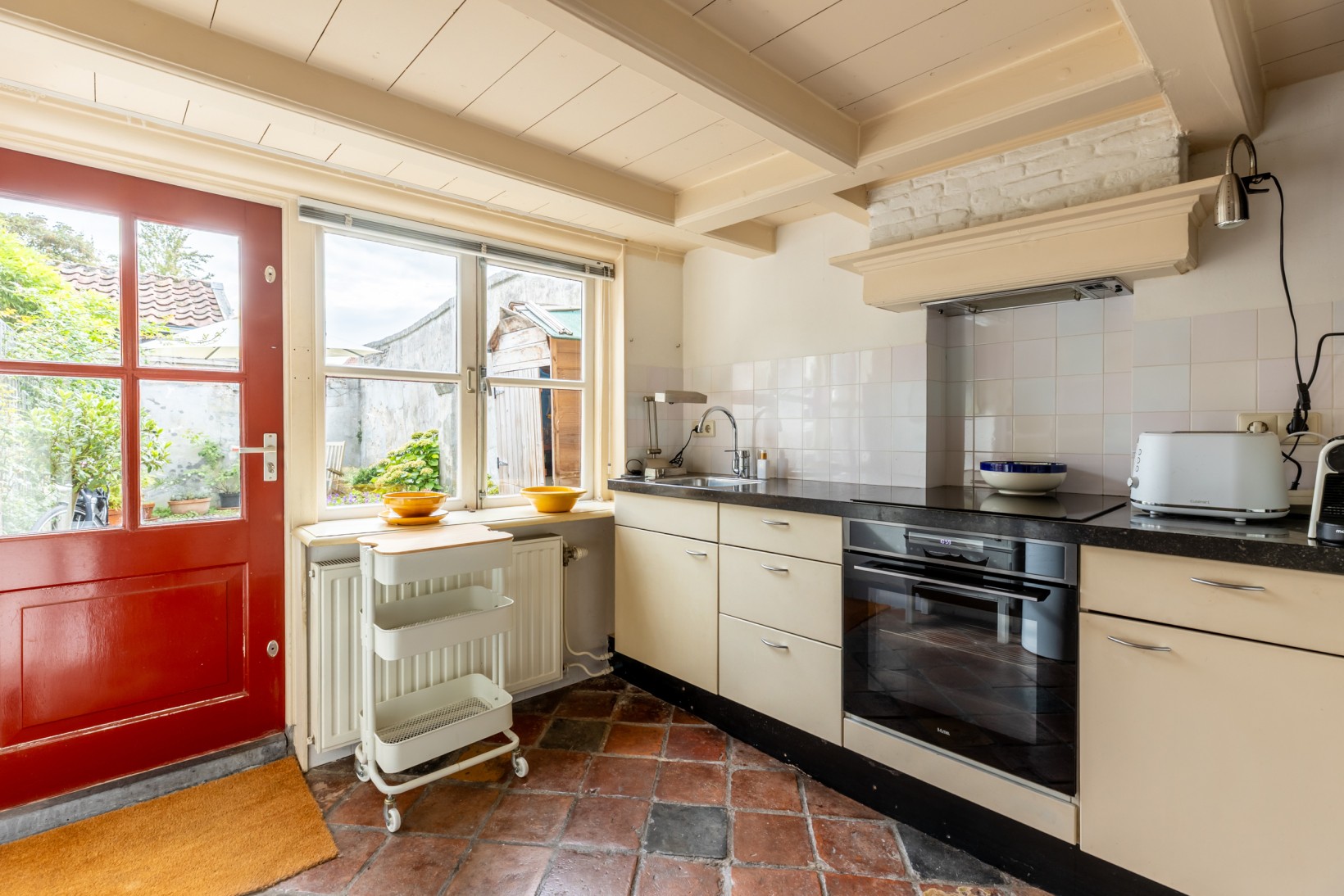 Tussenwoning te koop: Voorstraat 98, Brielle