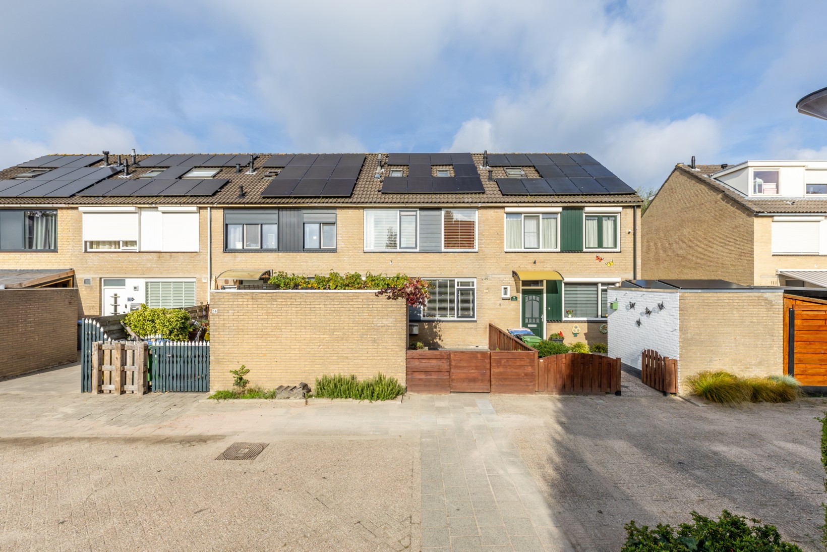 Tussenwoning te koop: Donjonweg 56, Oostvoorne