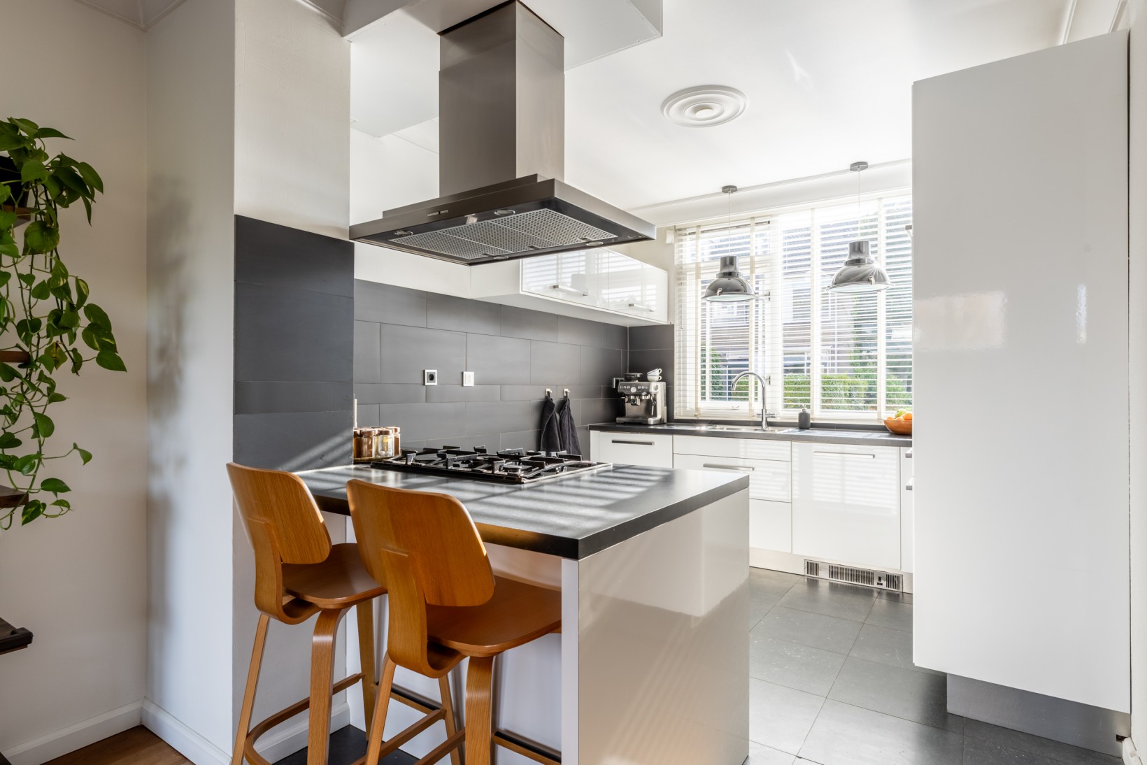 Tussenwoning te koop: Donjonweg 56, Oostvoorne
