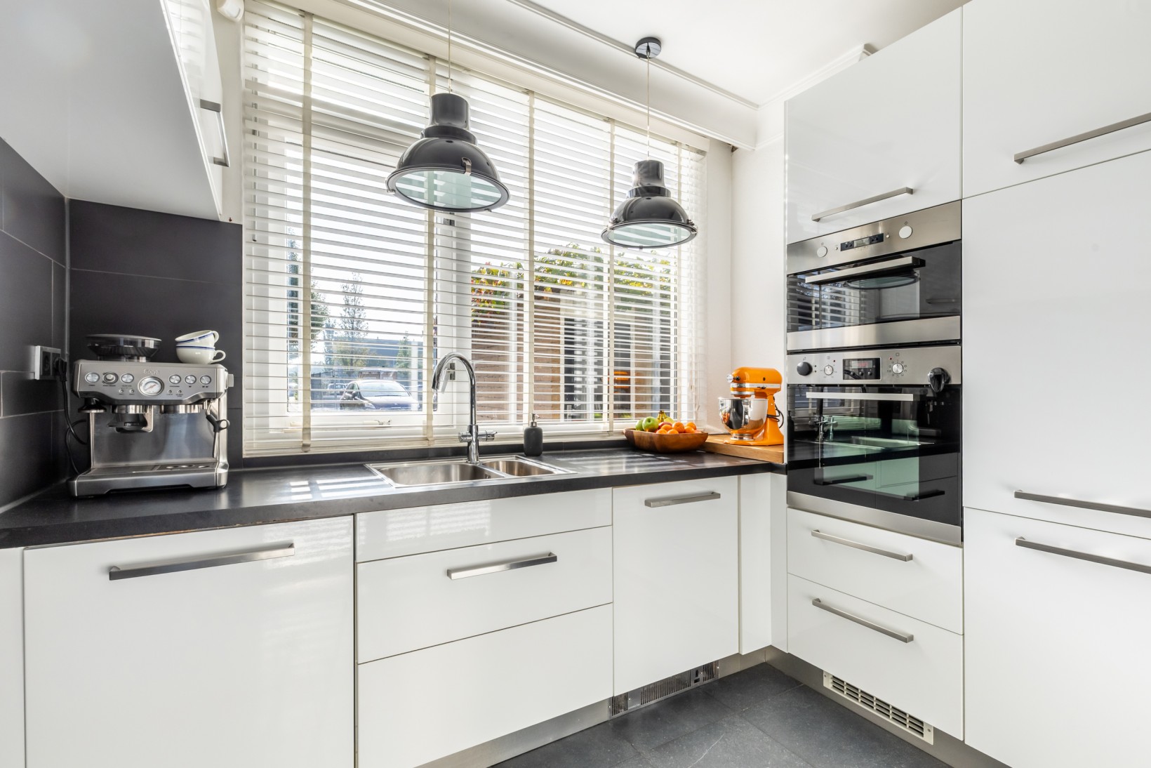 Tussenwoning te koop: Donjonweg 56, Oostvoorne