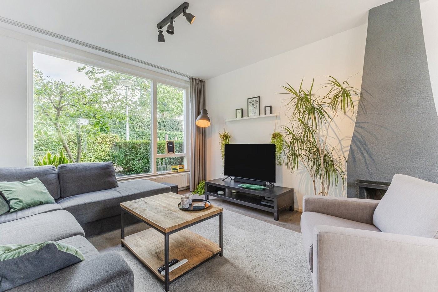 Tussenwoning te koop: Nieuweweg 7, Oostvoorne