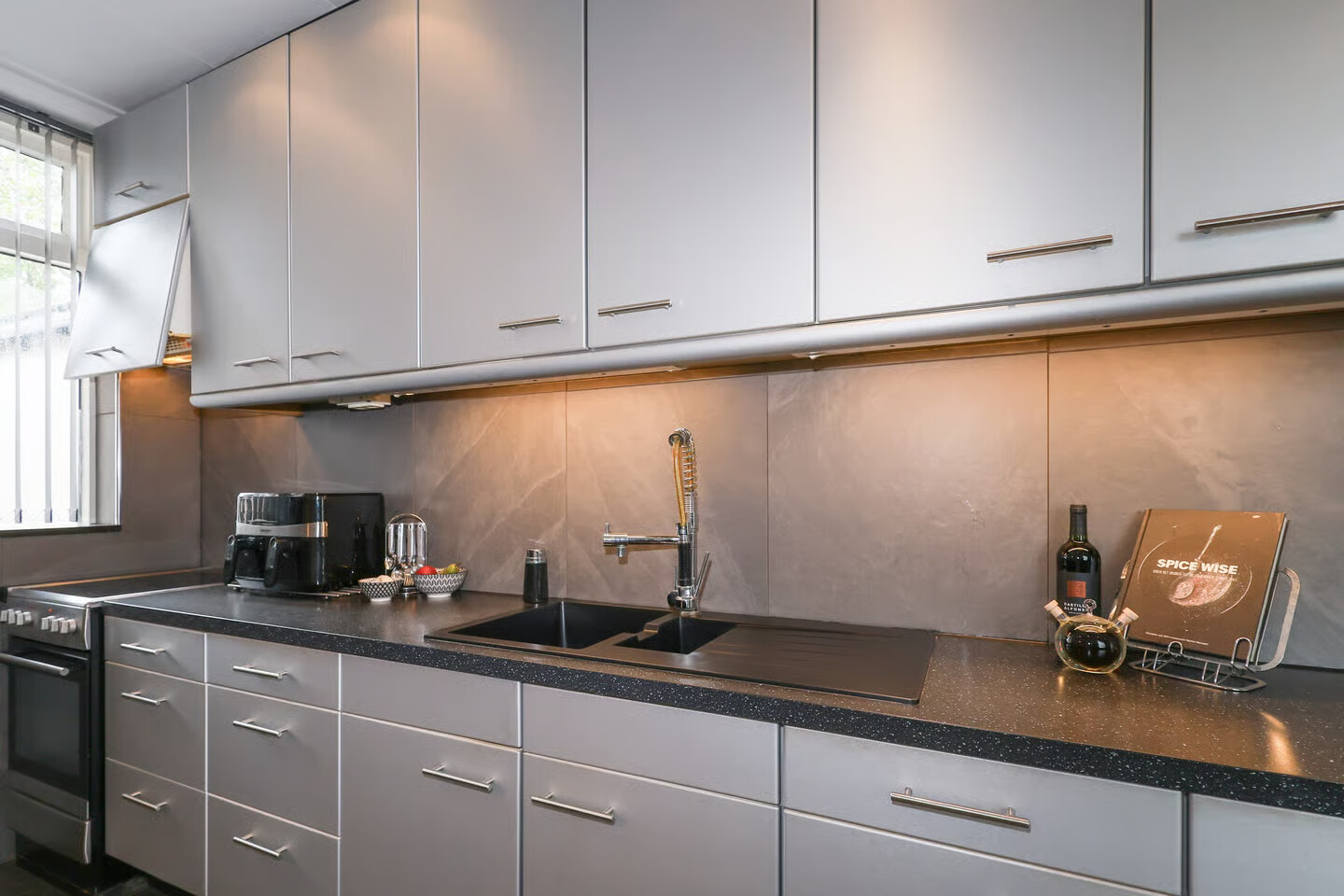 Twee-onder-één-kap te koop: Stationsweg 39, Oostvoorne