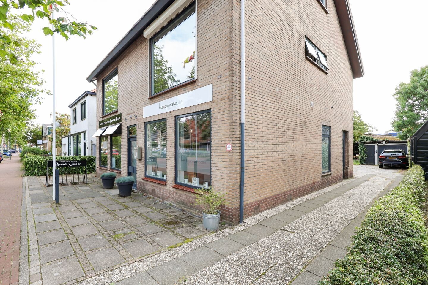Twee-onder-één-kap te koop: Stationsweg 39, Oostvoorne
